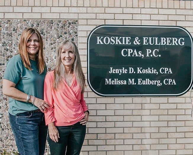 Jenyle Koskie and Melissa Eulberg standing in front of the CPA office.